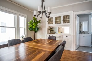 Dining - Gorgeous, Private Home! Walk Everywhere - Restaurants, Shops, Lakes! (Minneapolis)