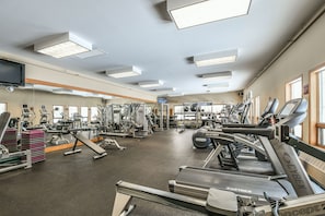Design Studio, 1 Queen Bed with Sofa bed, Balcony, Lake View (Lakeside 1476) | Exterior - Lakeside 1476 (Keystone)