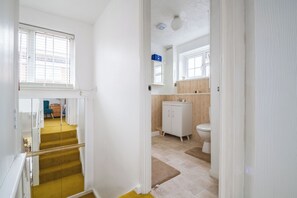 House (1 Bedroom) | Bathroom | Shower, free toiletries, hair dryer, soap