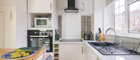 House (1 Bedroom) | Private kitchen