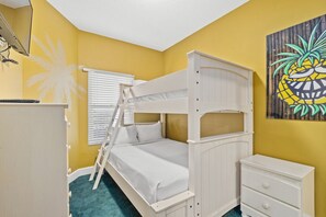 3 عدّة غرف نوم ومكواة/لوح كي وواي فاي وملاءات أسرّة