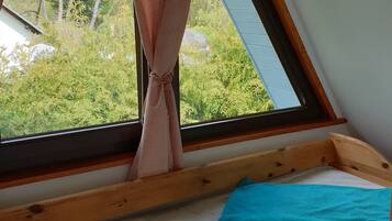 2 Schlafzimmer, Reisekinderbett, Bettwäsche