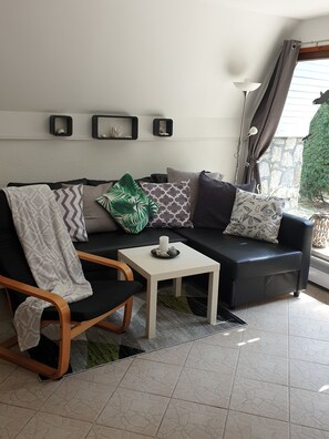 Fernseher, Videospiele, Tischtennisplatte