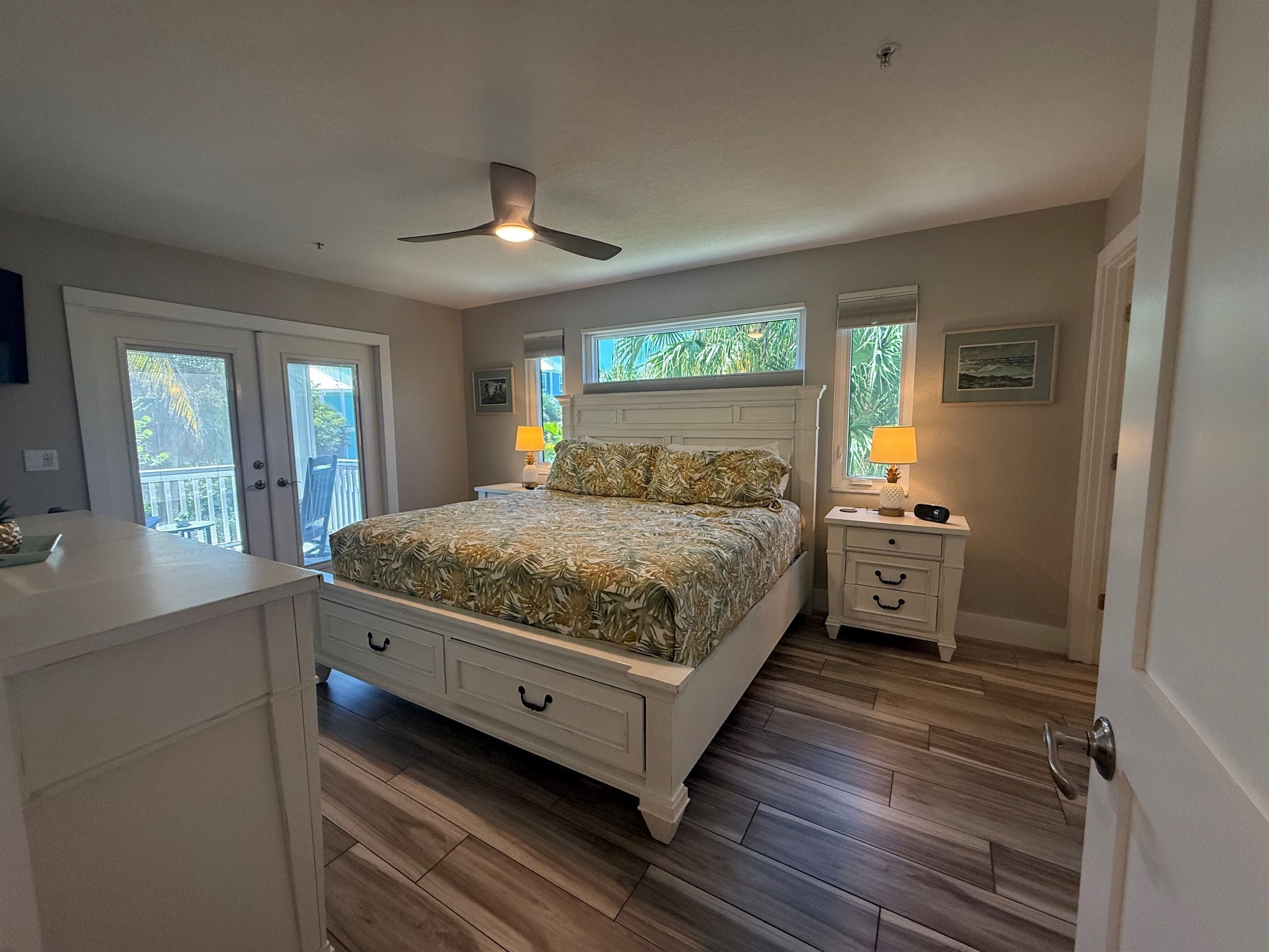 Coconut Castaway | Ocean Views, Golf Cart & Club Pool - Captiva, FL