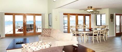 Smart-tv och eldstad