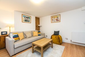 Apartment (1 Bedroom) | Living room - NEW Stylish 1 Bedroom Flat With Garden London (London)