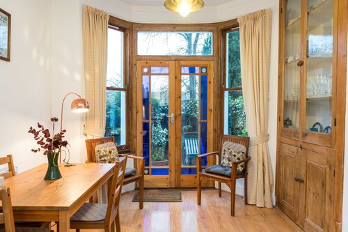 NEW Stylish 1 Bedroom Flat With Garden London