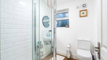Apartment (1 Bedroom) | Bathroom | Shower