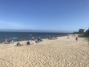 Beach nearby, sun-loungers - Popponesset modern beach house 6 minute walk to private beach (plenty of beds)! (Mashpee)