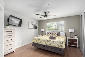 2 bedrooms, travel crib, free WiFi