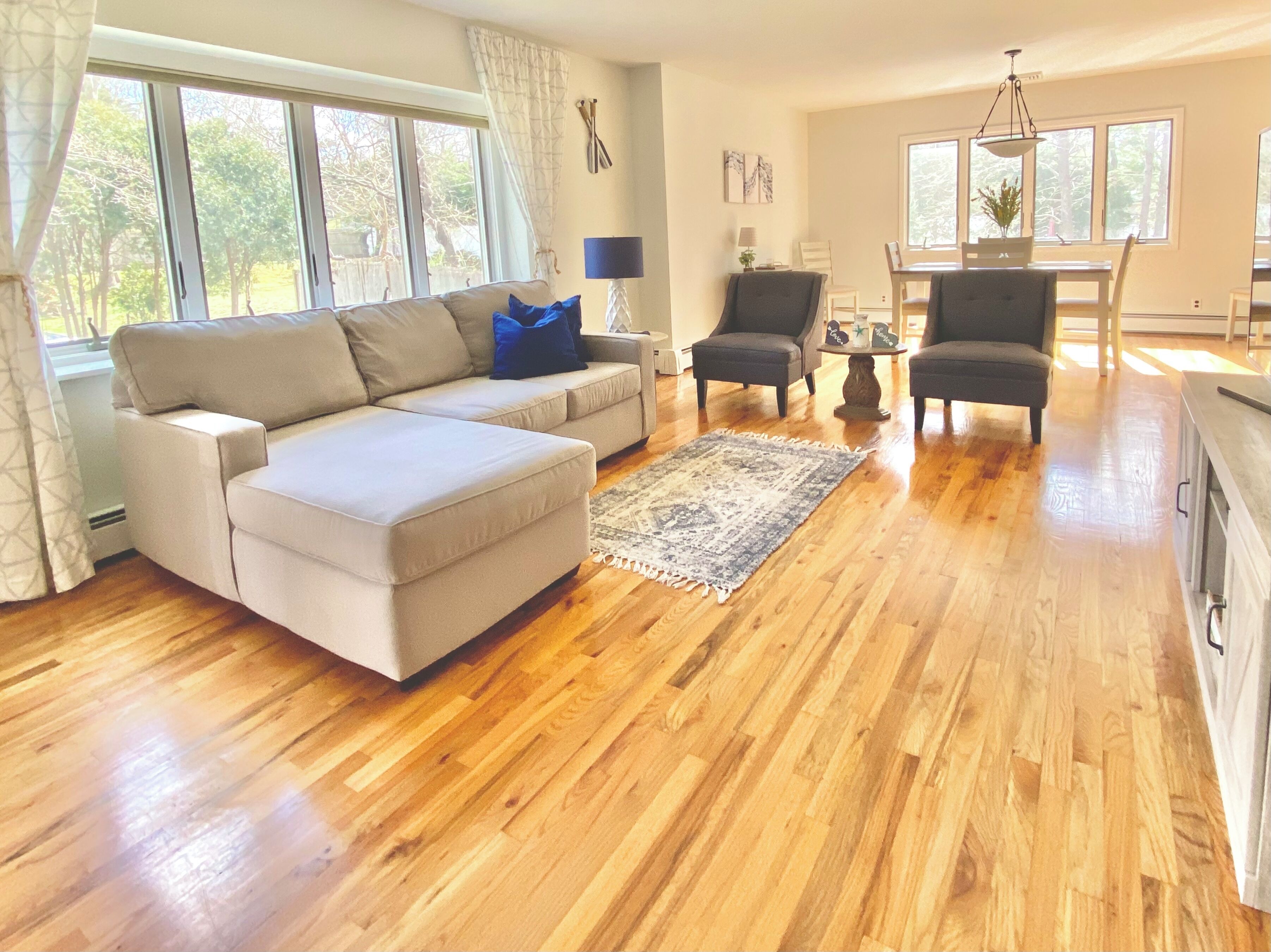 TV connectée, jeux vidéo, lecteur de DVD, livres