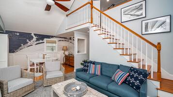 Smart TV, Netflix, Hulu, DVD player