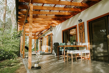 テラス / パティオ. Lombok On Waterfall Retreat Studio