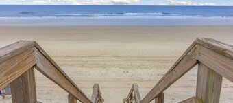 Spacious Townhome ~ Pet Friendly ~ Great Beach Location!