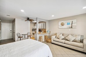 Een strijkplank/strijkijzer, gratis wifi, beddengoed