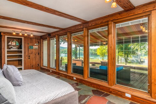 Niagara River Escape in Lewiston + Free Parking