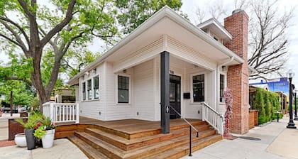 World Cup Stay: 2 BR Bishop Arts District House, Hot Tub, Putting Green, Gardens