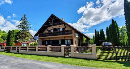 Varga Gardens II, Holiday home near the beach with air conditioning and WiFi