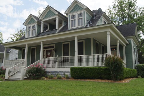 Victorian Home 4 Blocks from the Spoetzl Brewery