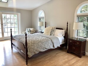 5 bedrooms, WiFi, bed sheets