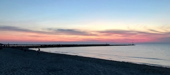 Private Cape Rental 1 Mile from the Beach!