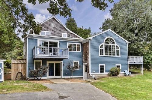 Private Cape Rental 1 Mile from the Beach!