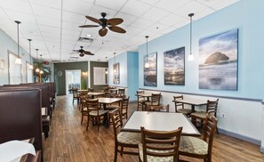 Dining - Cute condo in Bahama Bay with big balcony (Davenport)