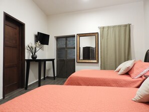 Comfort Apartment, 2 Double Beds, Ensuite, City View | 1 bedroom, in-room safe, individually decorated, individually furnished - Suites Santa Posada Galarza 24 (Guanajuato)