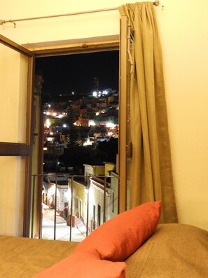 Deluxe Apartment, 2 Double Beds, Terrace, City View | 1 bedroom, in-room safe, individually decorated, individually furnished - Suites Santa Posada Galarza 24 (Guanajuato)