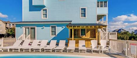 Alberca al aire libre y alberca climatizada