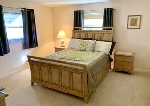 3 chambres, bureau, fer et planche à repasser, accès au Wi-Fi (inclus)