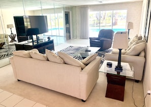 TV connectée, lecteur de DVD, livres, vidéothÚque