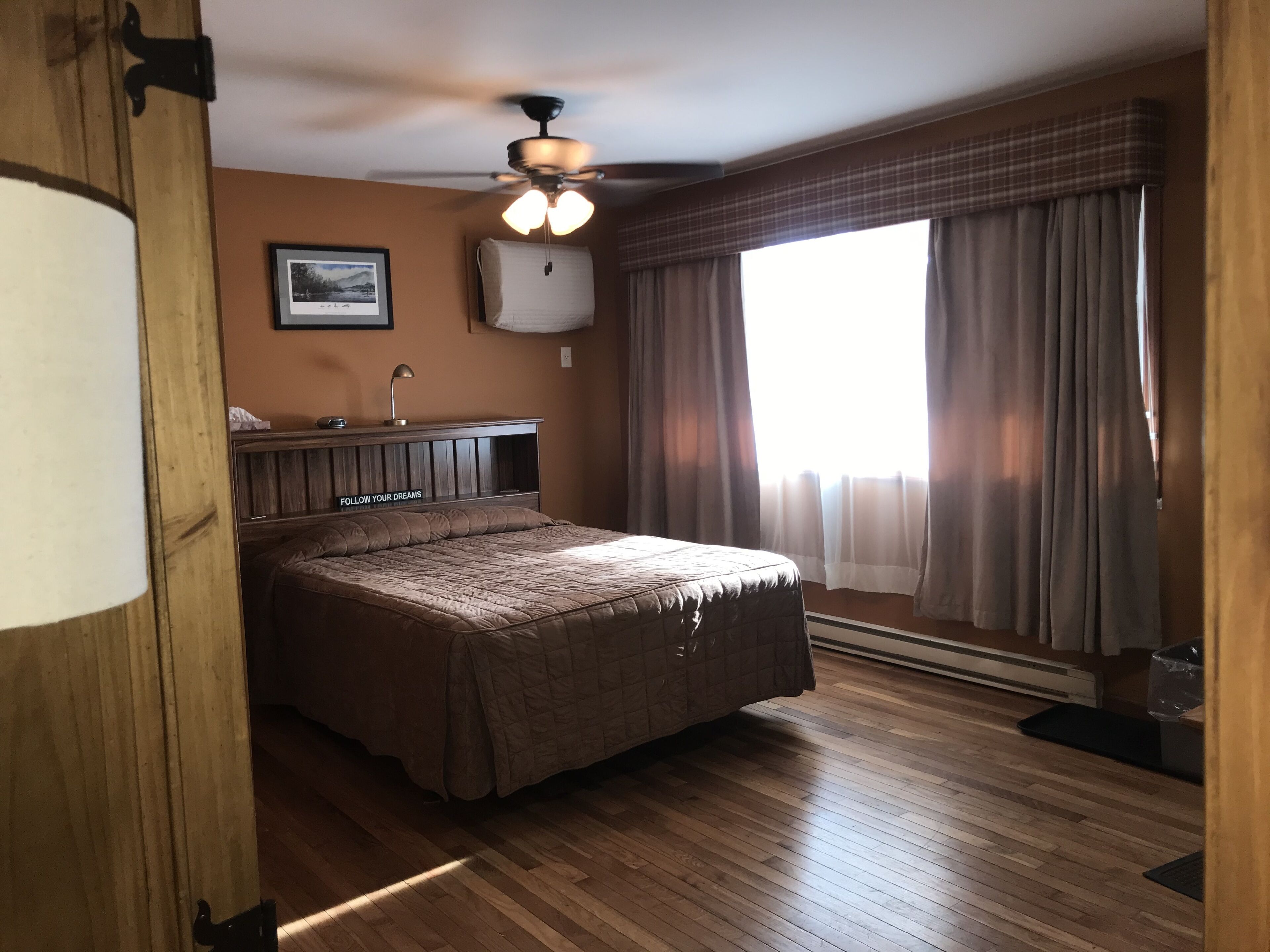 1 chambre, bureau, fer et planche à repasser, Wi-Fi gratuit