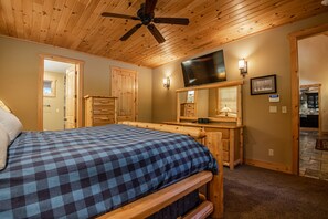 4 bedrooms, iron/ironing board, travel cot, free WiFi