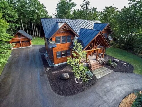 New Large Adirondack Lodge with Pond Waterfront and A/C