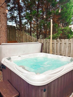 Bañera de hidromasaje al aire libre