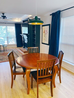 Dining - Relaxing 3 BR2BA Retreat with HotTub only 1.4 to Augusta National  (Augusta)