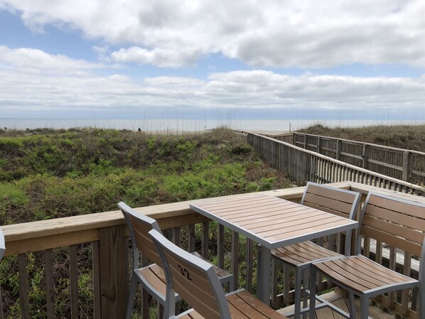 屋外ダイニングエリア