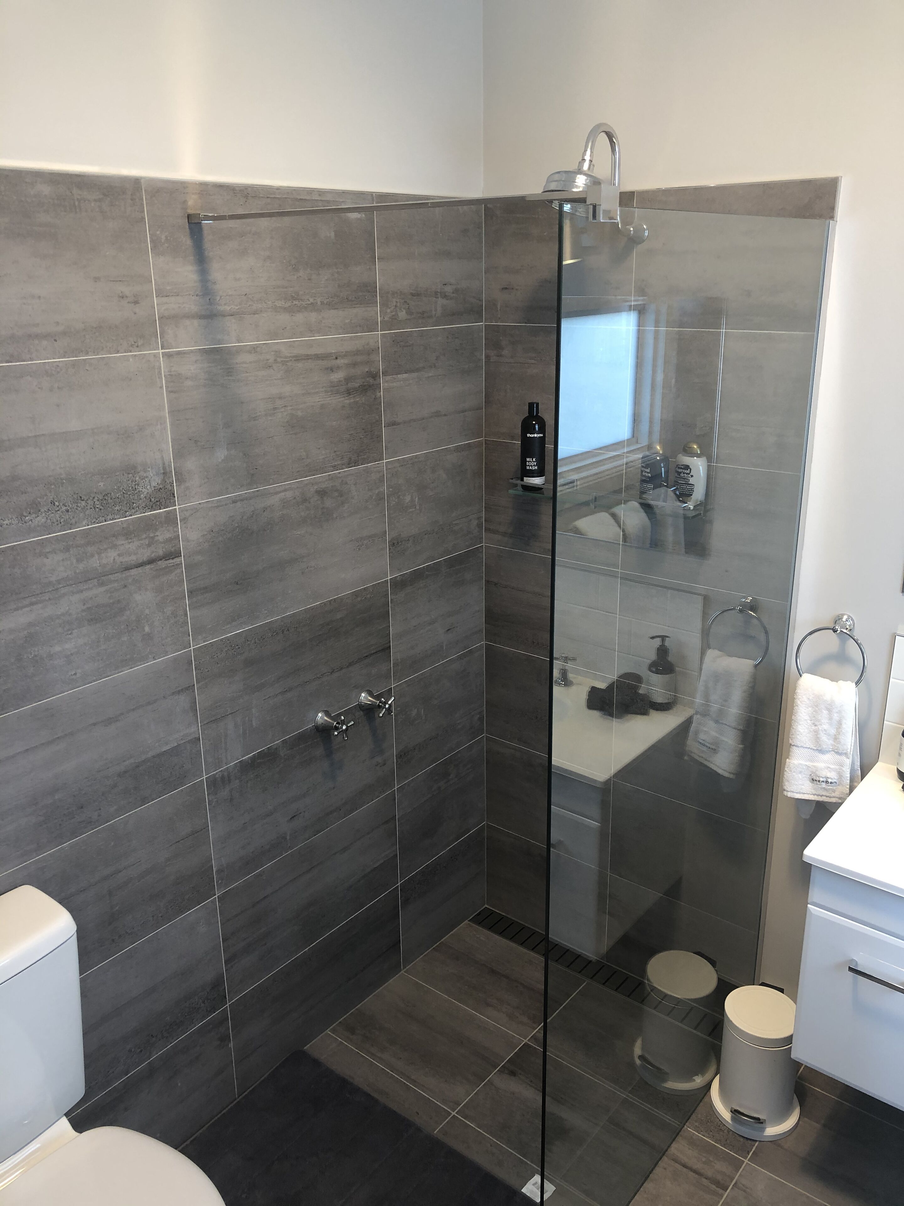 King suite with bay views- breakfast included — image 12