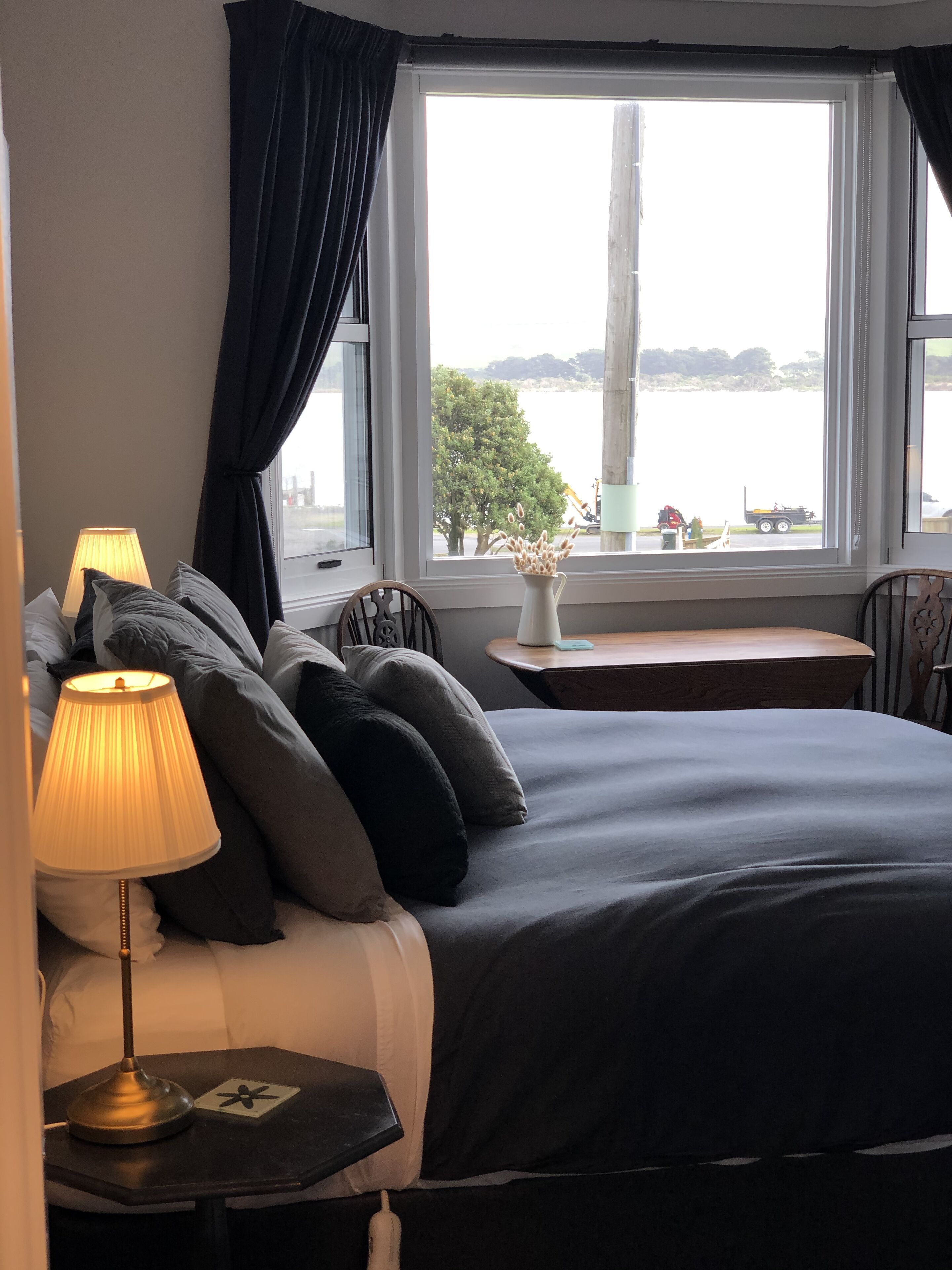 King suite with bay views- breakfast included