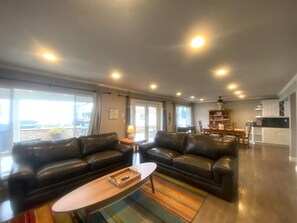 Smart TV, fireplace, computer monitors