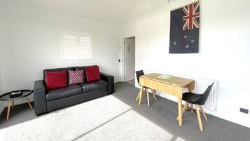 Apartment | Living area | Flat-screen TV