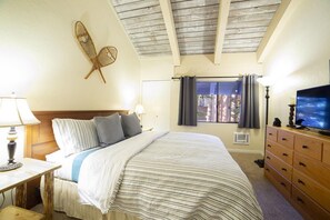 4 bedrooms, desk, travel cot, free WiFi