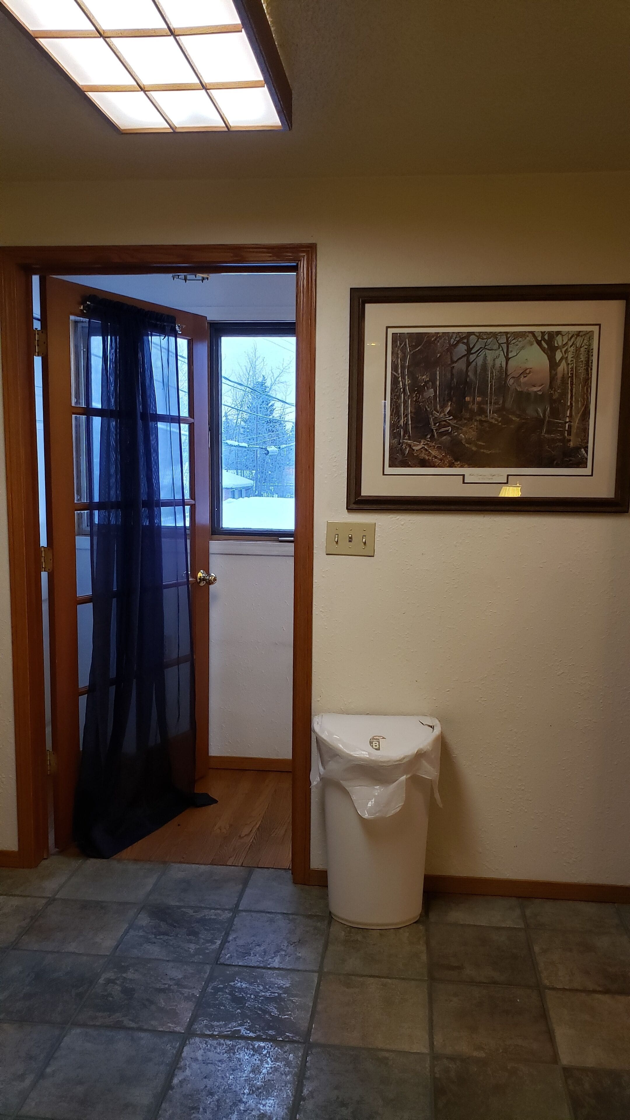 Combined shower/bathtub, hair dryer, towels, soap