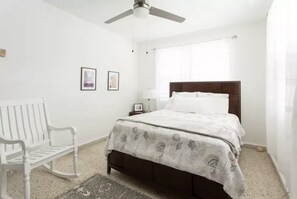 4 室のベッドルーム、アイロン / アイロン台、WiFi (無料)