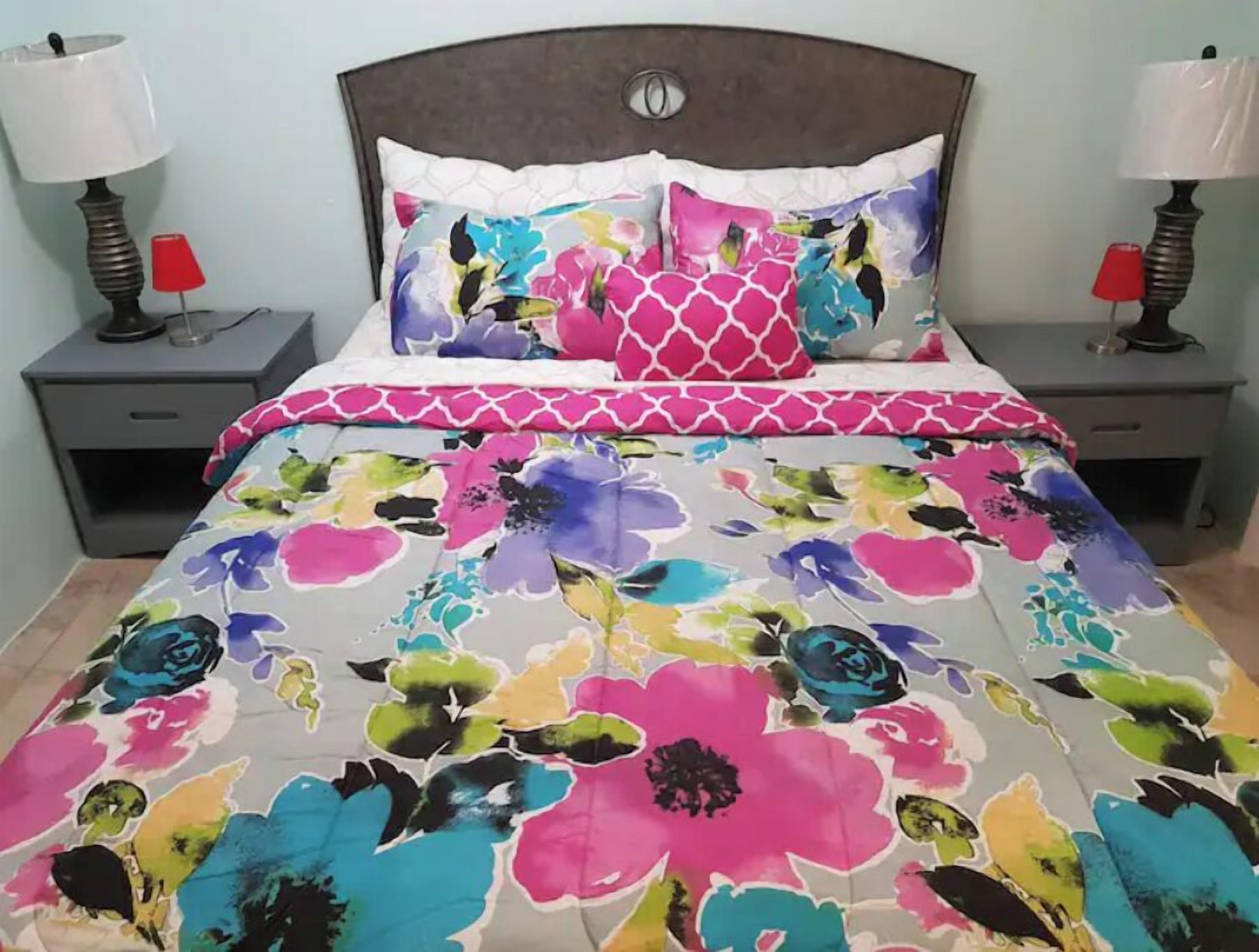 1 habitación, tabla de planchar con plancha, wifi gratis y ropa de cama 