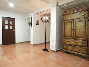 Family Apartment, 2 Bedrooms, Private Bathroom | Living area | 32-inch Smart TV with satellite channels, TV - Rincon de Cervantes Secret Galarza 26 (Guanajuato)