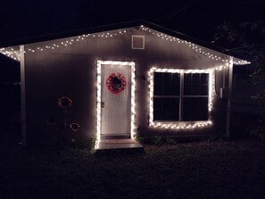 Exterior detail - The Roost - Guest House with Queen Bed (San Antonio)