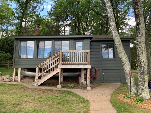 Exterior - Waterfront Small Cabin with private dock & sandy beach (Pequot Lakes)