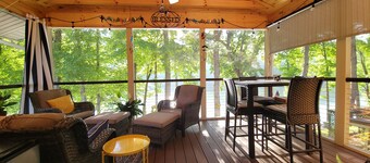 Rumbling Bald Lakefront, Golf & Mountain View Retreat! Family Friendly Retreat!